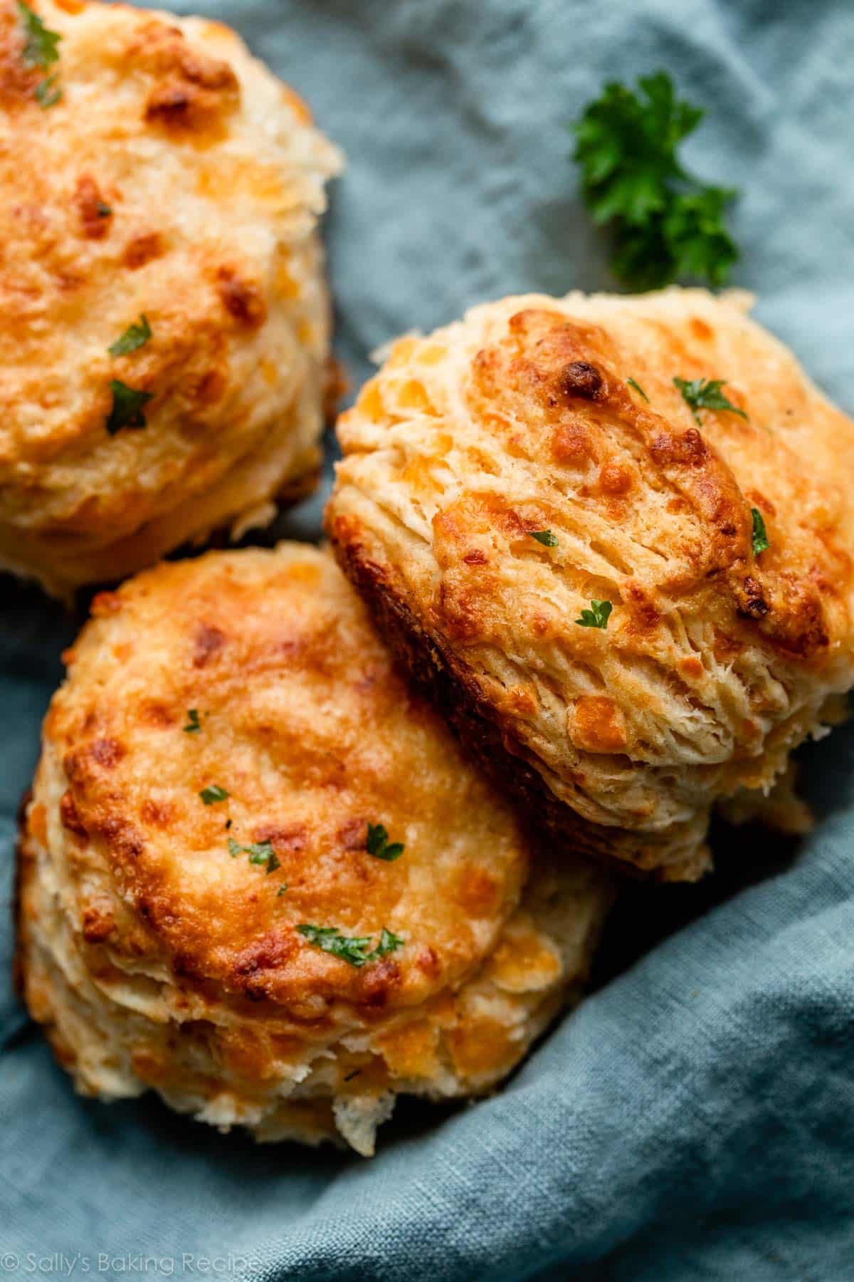 Unlock the Secret: Food Network's Spot-On Red Lobster Cheddar Biscuits